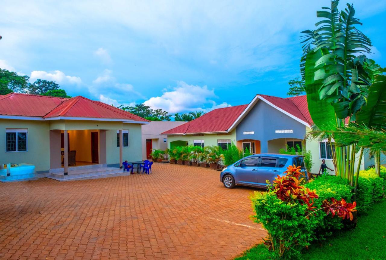 Airport Unique Hotel Entebbe Esterno foto