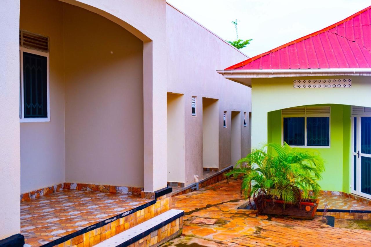 Airport Unique Hotel Entebbe Esterno foto