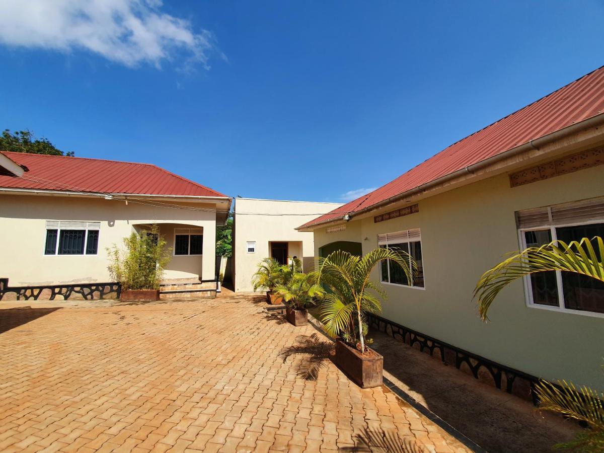 Airport Unique Hotel Entebbe Esterno foto