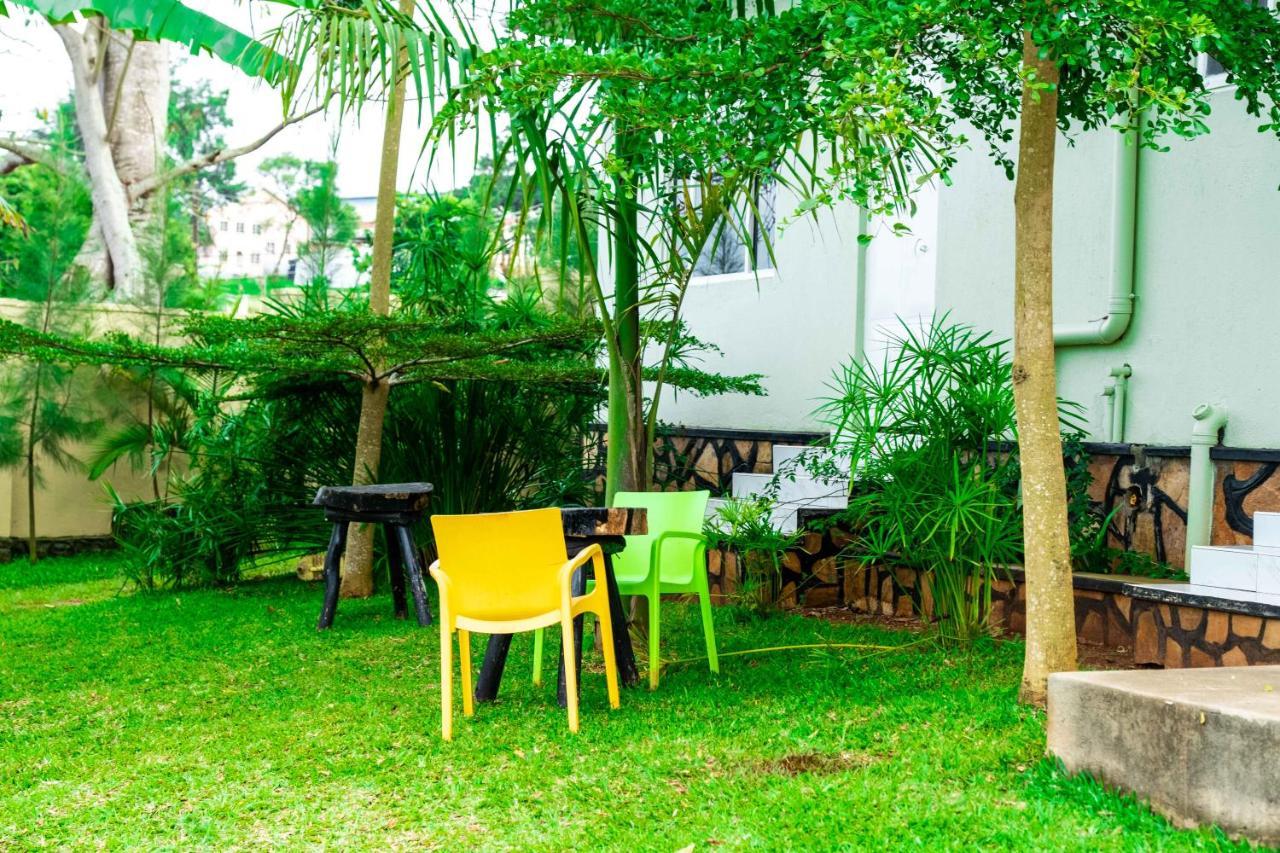 Airport Unique Hotel Entebbe Esterno foto