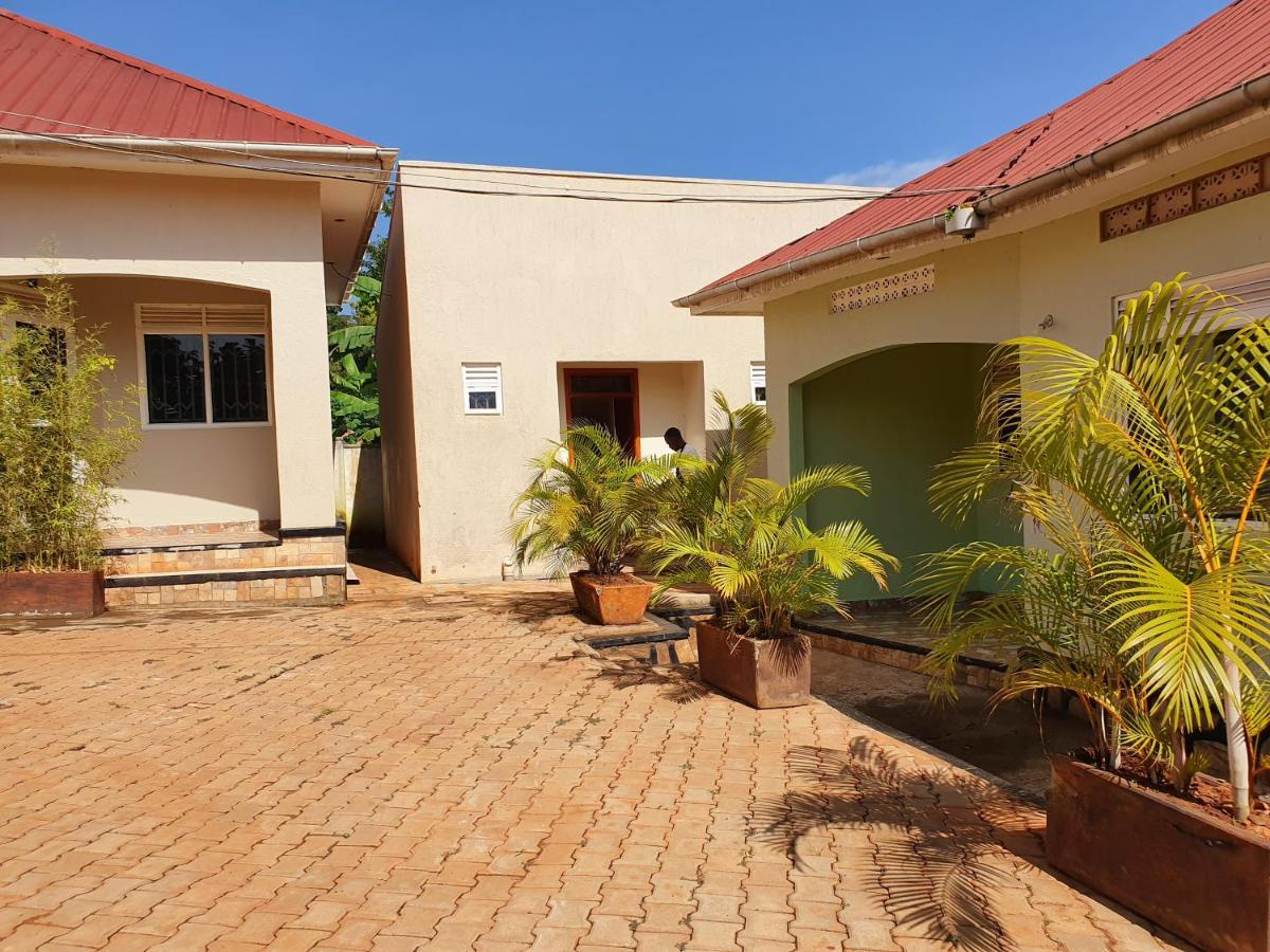 Airport Unique Hotel Entebbe Esterno foto