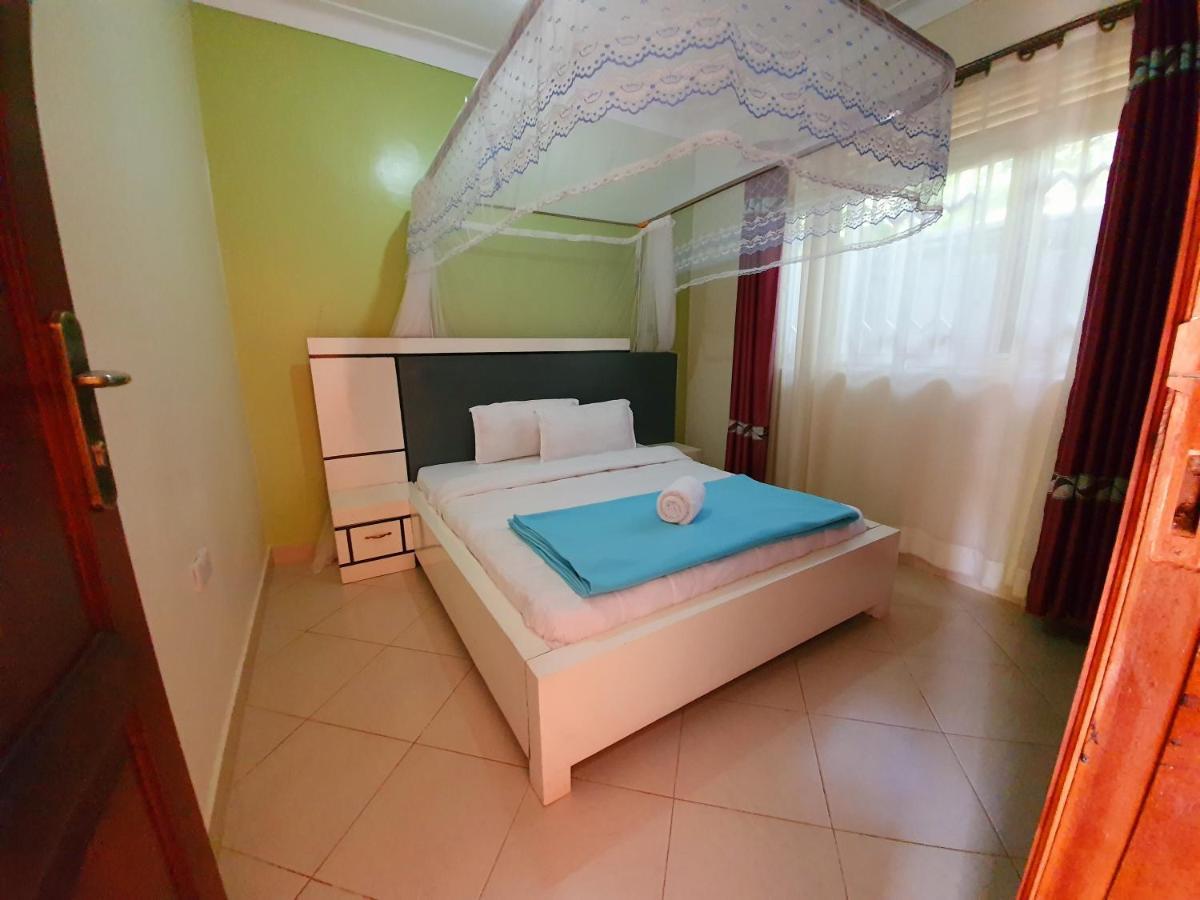 Airport Unique Hotel Entebbe Esterno foto
